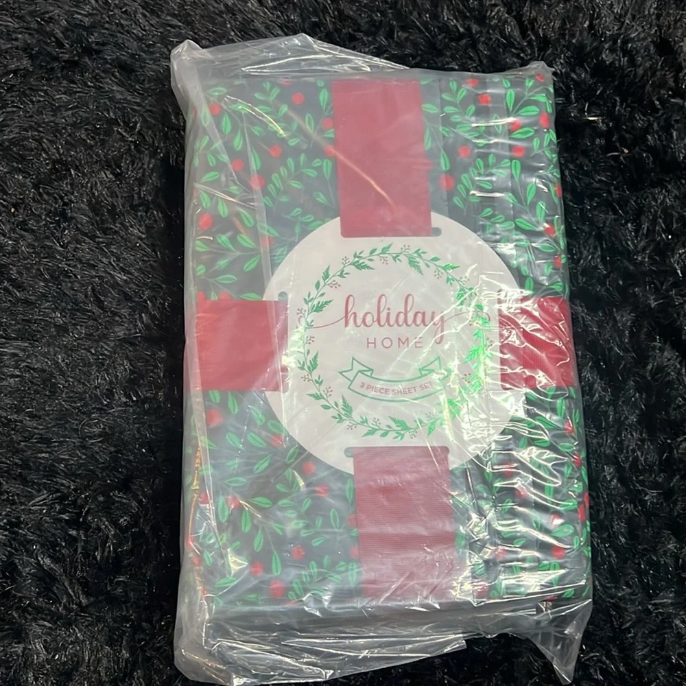 Holiday Printed Bedding Set - Green and Red